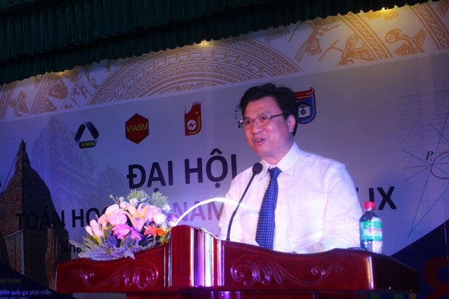 TS. Nguyễn Hữu Độ - Thứ trưởng Bộ GD&ĐT phát biểu tại Đại hội.