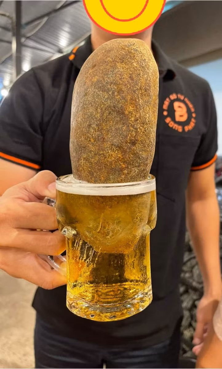 Chỉ là xin thêm đá uống bia thôi mà.