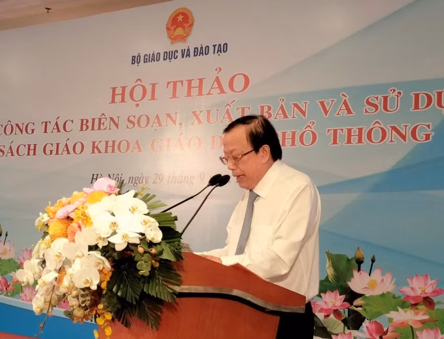 Nhà giáo ưu tú Ngô Trần Ái nói về giá SGK tại Hội thảo biên soạn, xuất bản và sử dụng SGK phổ thông.