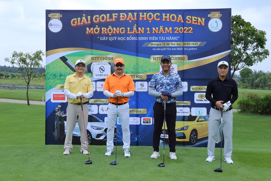 Các Golfer sẵn sàng trước giờ thi đấu