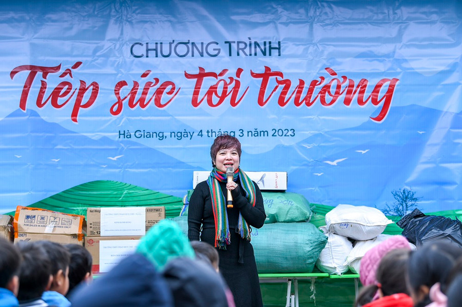 Nhà báo Dương Thanh Hương - Phó Tổng biên tập báo Giáo dục và Thời đại phát biểu tại chương trình. Nhà báo Dương Thanh Hương - Phó Tổng biên tập báo Giáo dục và Thời đại phát biểu tại chương trình.