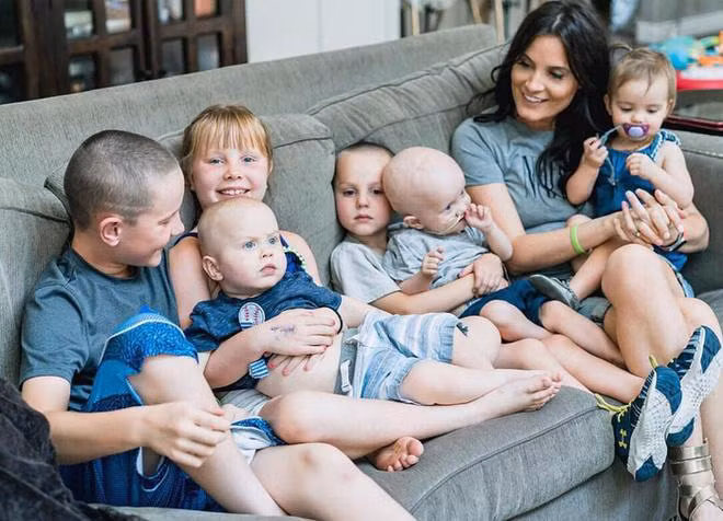 Có con trai siêu quậy, ông bố 6 con viết thư “than trời“: Luật nhân quả là có thật!