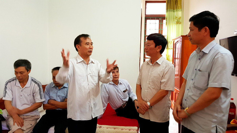 Lãnh đạo Sở Du lịch và lãnh đạo huyện Bố Trạch có mặt kịp thời thăm hỏi và chia sẻ cùng du khách. Lãnh đạo Sở Du lịch và lãnh đạo huyện Bố Trạch có mặt kịp thời thăm hỏi và chia sẻ cùng du khách.