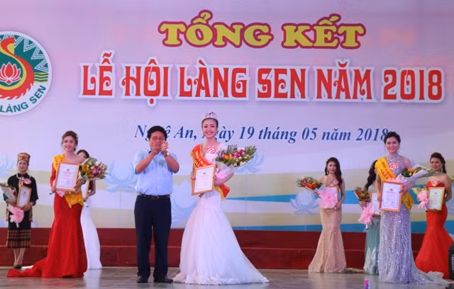 Cuộc thi người đẹp Lễ hội Làng Sen kết thúc với danh diệu người đẹp thuộc về thí sinh Nguyễn Thị Phương Thảo