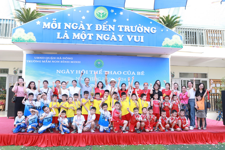 Đây là sự kiện đáng nhớ của các bé, cha mẹ trẻ và nhà trường. Đây là sự kiện đáng nhớ của các bé, cha mẹ trẻ và nhà trường.