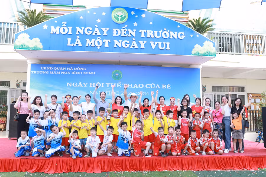 Đây là sự kiện đáng nhớ của các bé, cha mẹ trẻ và nhà trường.