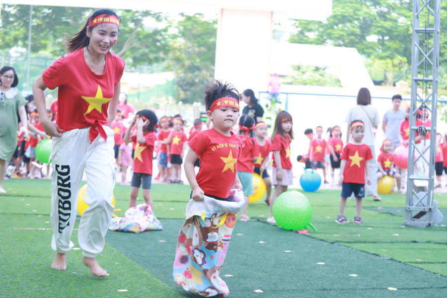 Nhảy bao bố là một trong các thử thách với người chơi. Nhảy bao bố là một trong các thử thách với người chơi.