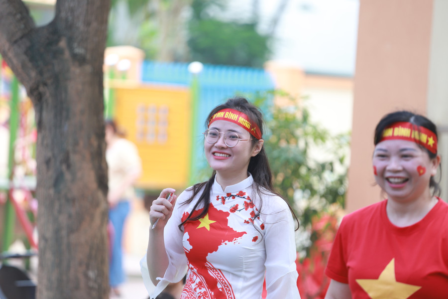 Mỗi hoạt động của chương trình đều tạo ra nhiều tiếng cười từ các cô giáo, phụ huynh và học sinh. Mỗi hoạt động của chương trình đều tạo ra nhiều tiếng cười từ các cô giáo, phụ huynh và học sinh.