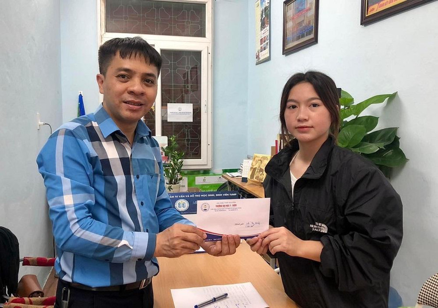 Trung tâm Tư vấn và hỗ trợ học sinh sinh viên trở thành cầu nối hiệu quả giữa sinh viên nhà trường và doanh nghiệp. Trung tâm Tư vấn và hỗ trợ học sinh sinh viên trở thành cầu nối hiệu quả giữa sinh viên nhà trường và doanh nghiệp.