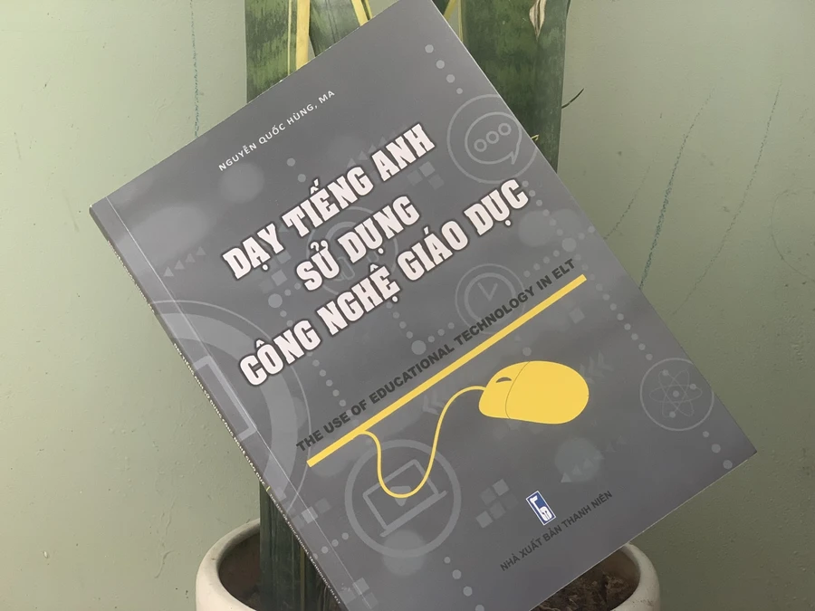 Bìa sách “Dạy tiếng Anh sử dụng công nghệ giáo dục”.