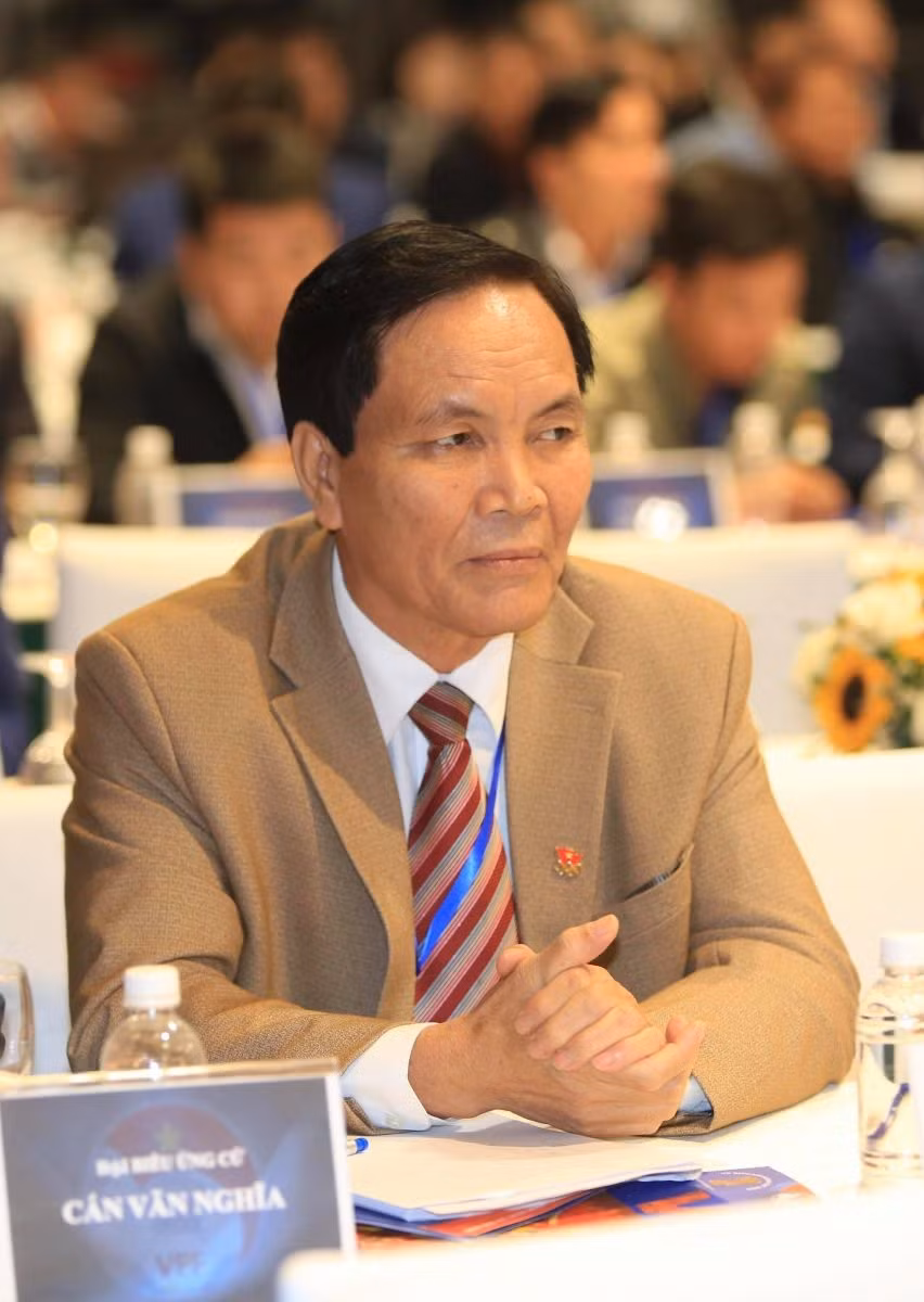 Ông Cấn Văn Nghĩ đã rút lui sau 6 tháng đắc cử