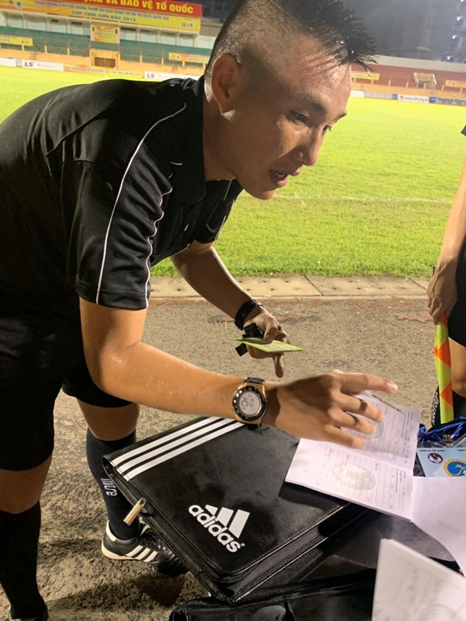 Nhờ có hành động kịp thời của trọng tài Việt Bảo mà Kim Loan được cứu sống