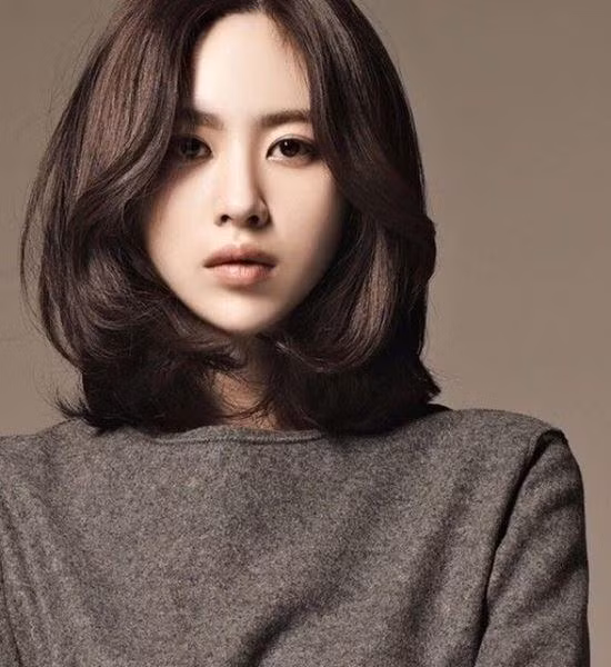 Những mẫu tóc ngắn uốn đẹp trẻ trung hot nhất năm 2020 ảnh 26 toc ngan uon dep tre trung cho ban gai hot nhat nam 2020 - 27