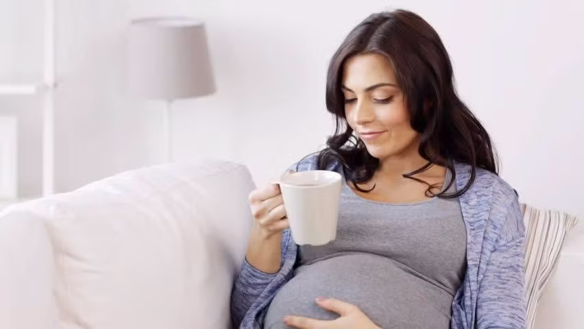 chuyen gia giai dap thac mac: ba bau co nen uong tra sua khong? - 4