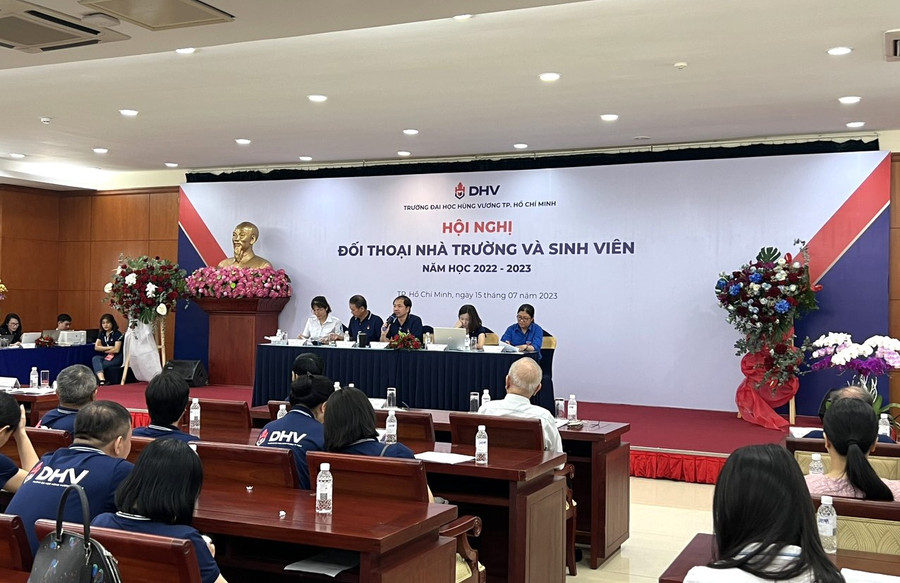 Quang cảnh buổi đối thoại. Quang cảnh buổi đối thoại.