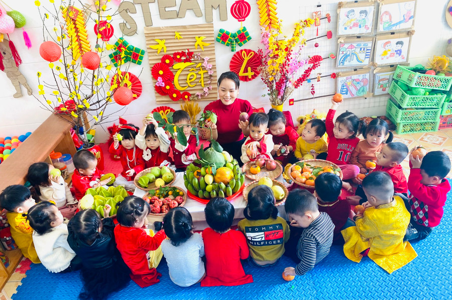 Cô trò Trường Mầm non Hải Lý cùng tổ chức hoạt động học ngay tại lớp chứ không ra ngoài trời trong những ngày giá rét. Cô trò Trường Mầm non Hải Lý cùng tổ chức hoạt động học ngay tại lớp chứ không ra ngoài trời trong những ngày giá rét.