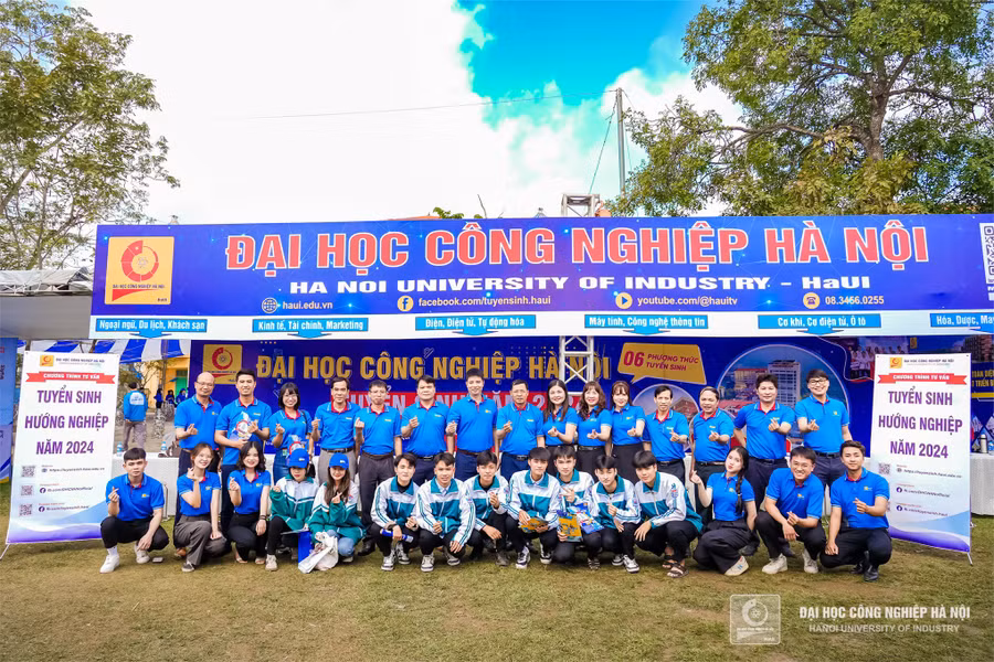 Gian hàng tư vấn tuyển sinh, hướng nghiệp năm 2024 của Trường ĐH Công nghiệp Hà Nội tại Nam Định.