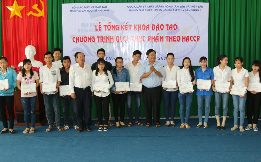 ĐH Kiên Giang: 84 học viên hoàn thành Chương trình Quản lý chất lượng thực phẩm