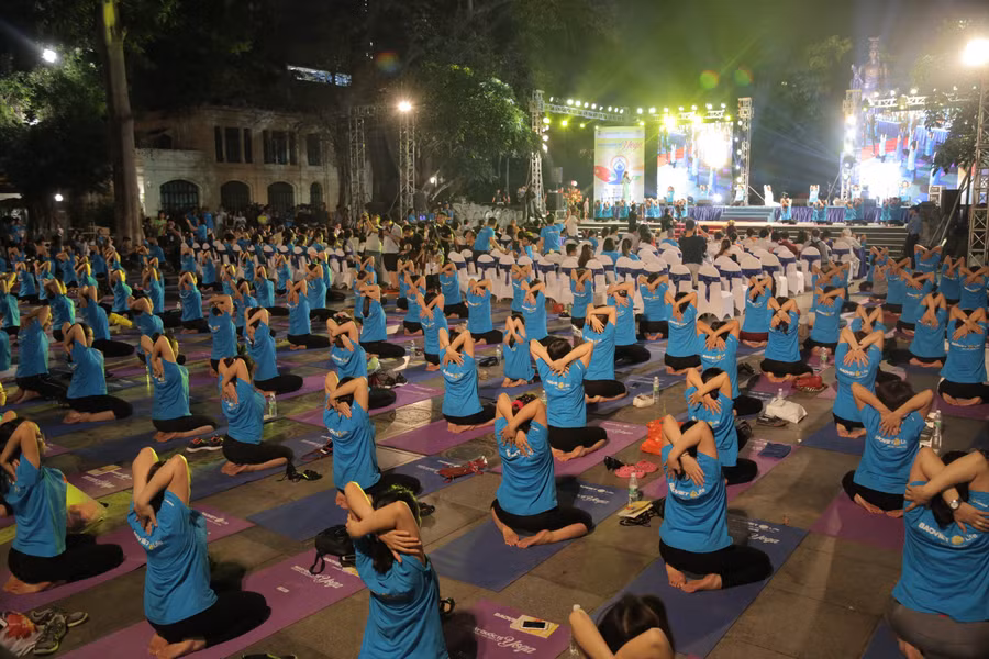 Màn đồng diễn ấn tượng kỉ niệm ngày Quốc tế Yoga 2017