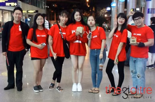 Ngoài ra, Mie còn tâm sự thêm: “Về những khó khăn trong cuộc sống, đương nhiên là ai cũng gặp phải, bản thân Mie cũng đôi lúc có những chuyện phiền muộn xảy ra. Nhưng bên cạnh Mie luôn có gia đình, bạn bè động viên. Đặc biệt là lúc nào Mie cũng có một “hậu phương” vững chắc. Đó chính là các bạn FC của Mie. Các bạn là những người luôn ở cạnh Mie trong tất cả mọi chuyện, các bạn chính là động lực lớn lao của Mie trong sự nghiệp DJ của mình. Mong rằng, các bạn sẽ luôn ở bên cạnh Mie trong mọi hoàn cảnh, ở mọi lúc, mọi nơi”.