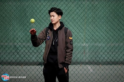 co-giao-the-duc-dep-trai-khien-nu-sinh-cung-phat-me-1