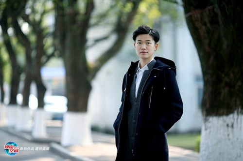 co-giao-the-duc-dep-trai-khien-nu-sinh-cung-phat-me