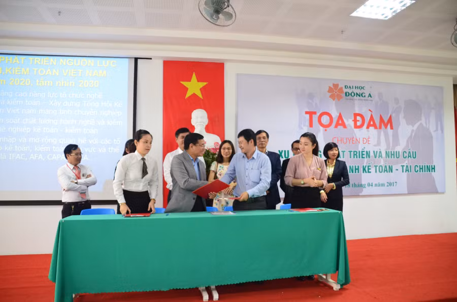 Với chương trình ký kết hợp tác đào tạo, thực hành, tuyển dụng nhân lực này, sinh viên sẽ được đảm bảo 100% cơ hội thực hành nghề nghiệp, được ưu tiên tuyển dụng ngay sau khi tốt nghiệp.