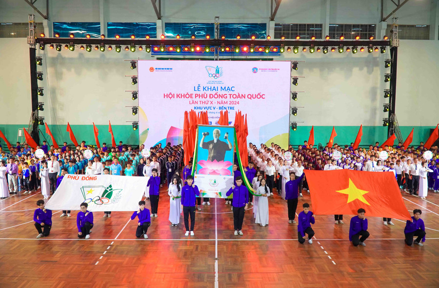 Các đoàn vận động viên diễu hành tại buổi lễ khai mạc. Các đoàn vận động viên diễu hành tại buổi lễ khai mạc.