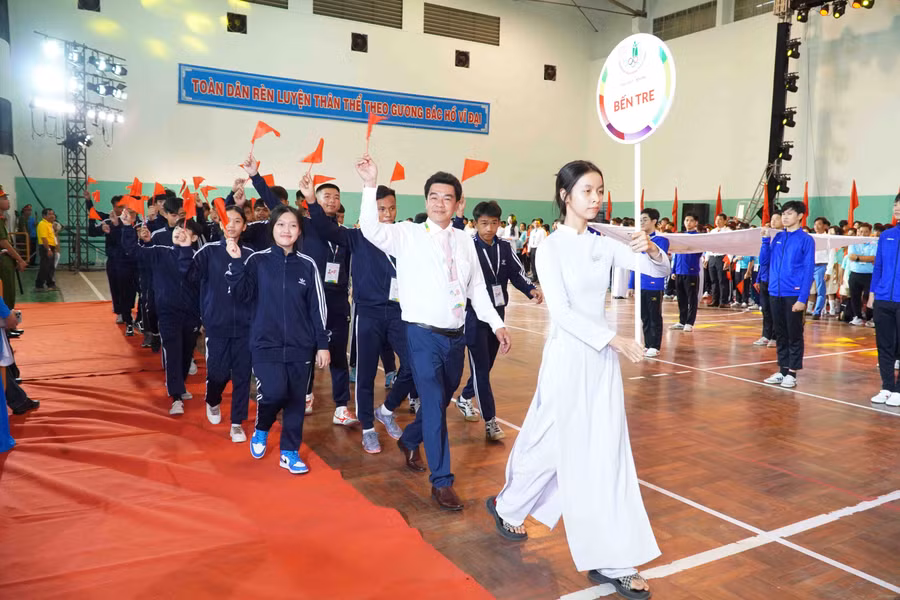 Đoàn vận động viên chủ nhà Bến Tre tham dự HKPĐ toàn quốc khu vực V.