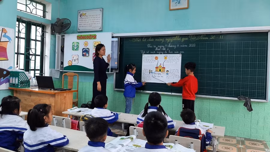 Cô trò nhà trường cùng nhau ra sức phấn đấu hoàn thành mục tiêu năm học 2022-2023.