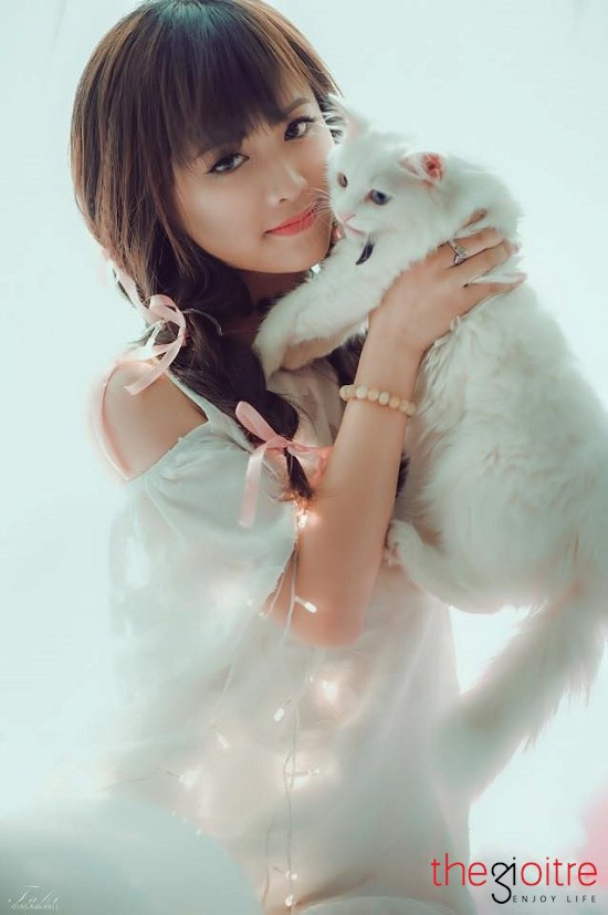 Ít ai biết trước khi chuyển sang học trường nghệ thuật, Hằng là một sinh viên ngành Mỹ thuật của viện Đại học Mở.