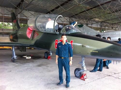 Chàng 9X Việt lái máy bay tiêm kích Su-22M4 đang khiến chị em bấn loạn