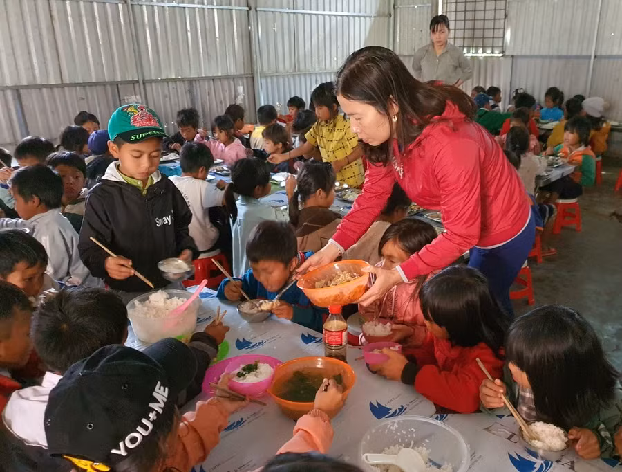 Suốt 20 năm qua, cô Vân luôn hết lòng vì học trò vùng khó.