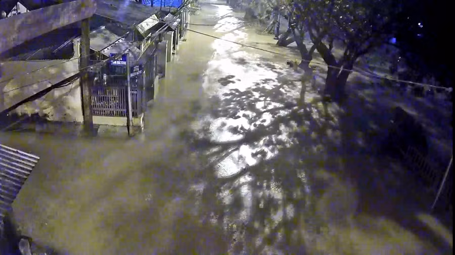 Thừa Thiên Huế: Mưa lớn kéo dài nhiều nơi tái ngập lụt ảnh 2