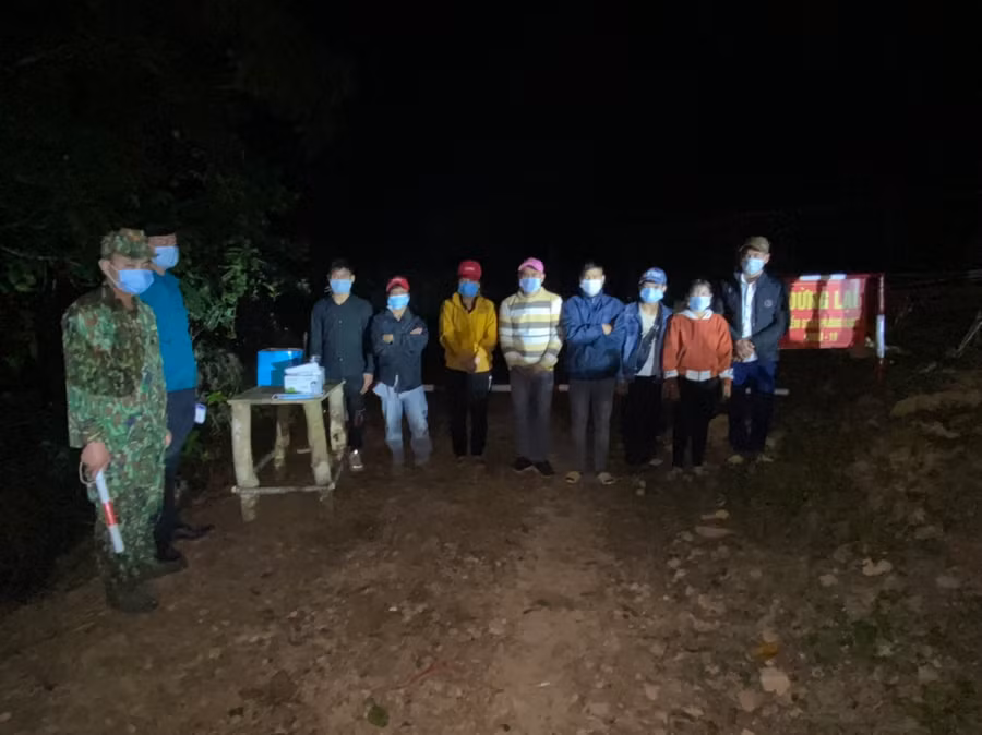 Các đối tượng bị bắt giữ khi đang tìm cách vượt biên trái phép