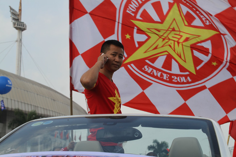 Theo lịch trình, dàn CĐV này sẽ di chuyển từ SVĐ QG Mỹ Đình tới khu vực hồ Hoàn Kiếm, qua Lăng Bác và trở về SVĐ QG Mỹ Đình để chuẩn bị vào sân cổ vũ.