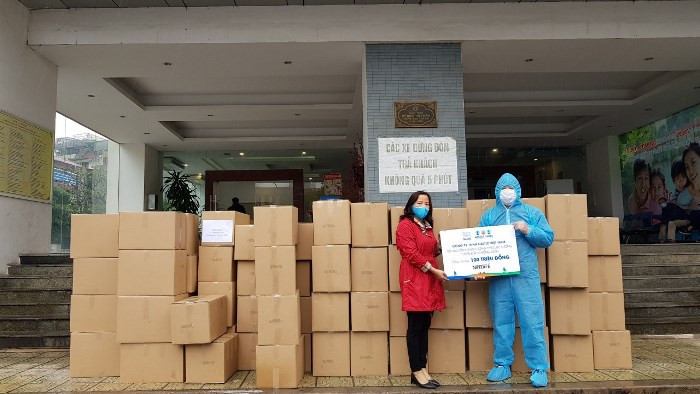 Nestlé tiếp nguồn năng lượng cho các chiến sỹ áo trắng tại tuyến đầu chống dịch tại Hà Nội