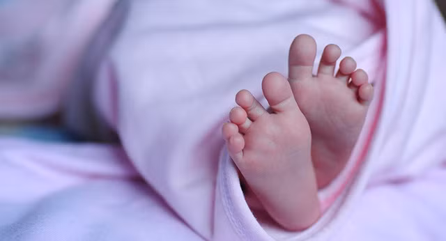 Bé trai “sống lại” ngay trước khi bị hỏa táng 