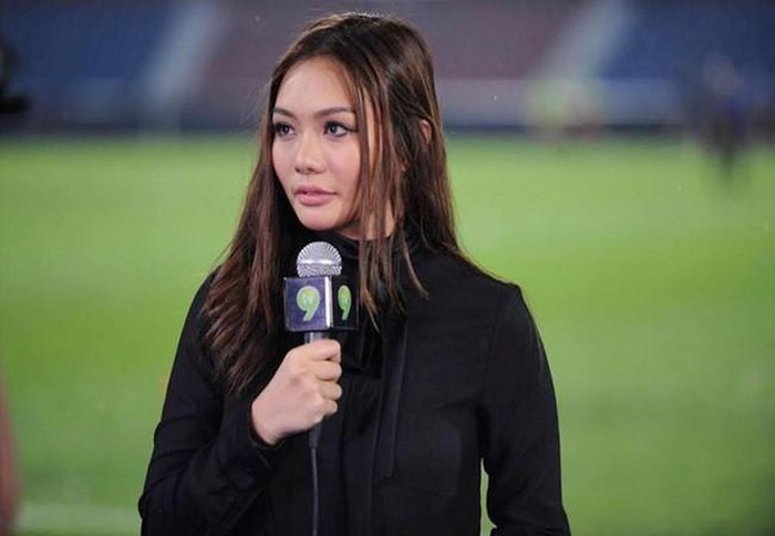 Dàn bạn gái và vợ toàn MC, diễn viên, người mẫu của đội tuyển Malaysia ảnh 2