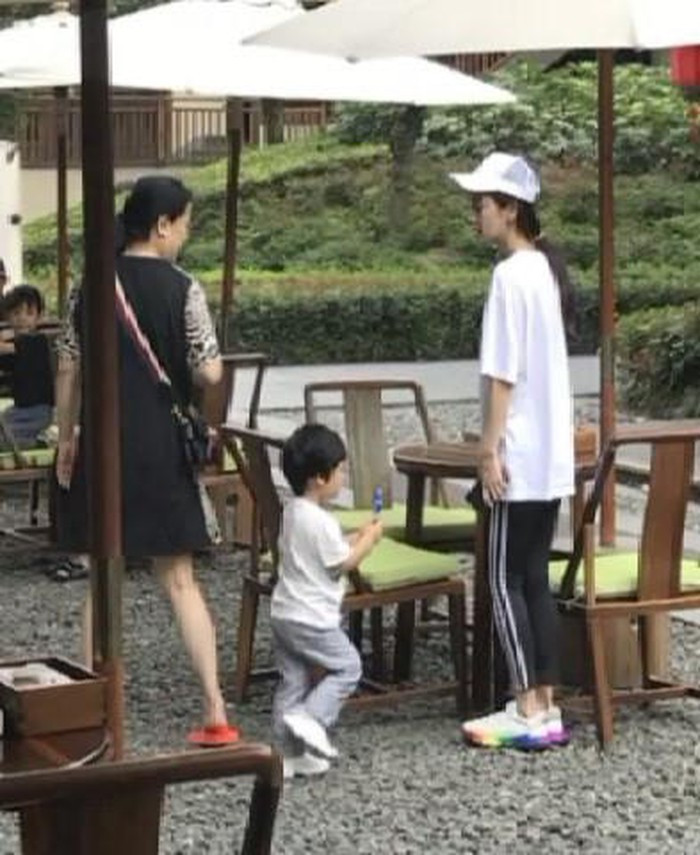 Thêm dấu hiệu cho thấy hôn nhân của Angelababy - Huỳnh Hiểu Minh rạn nứt ảnh 1 Thêm dấu hiệu cho thấy hôn nhân của Angelababy - Huỳnh Hiểu Minh rạn nứt ảnh 1