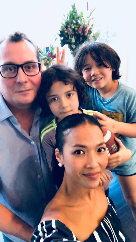 Bất ngờ trở lại, nhan sắc người mẫu Bằng Lăng khiến nhiều người ngỡ ngàng ảnh 2 Hiện tại, cô đã định cư nước ngoài cùng chồng con.