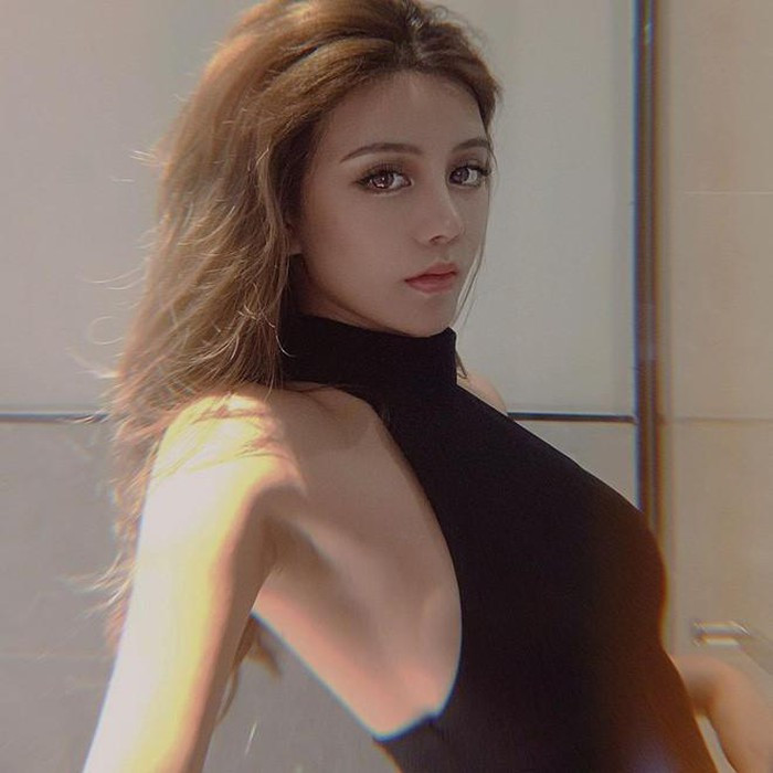 Lỡ tay tắt app làm đẹp, hot girl xinh như "nữ thần" lộ mặt mộc gây sốc ảnh 2