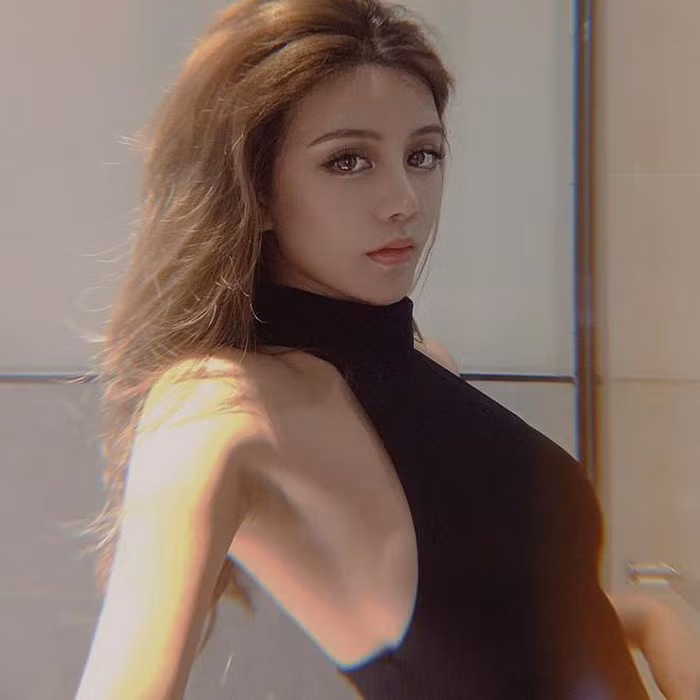 Lỡ tay tắt app làm đẹp, hot girl xinh như "nữ thần" lộ mặt mộc gây sốc ảnh 2