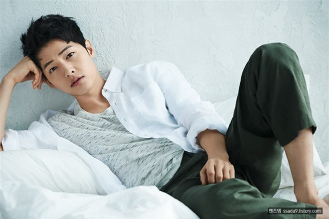 Tài tử Asadal tiết lộ tính cách thật của Song Joong Ki và Jang Dong Gun đằng sau camera: Có như lời đồn? - Ảnh 3. Tài tử Asadal tiết lộ tính cách thật của Song Joong Ki và Jang Dong Gun đằng sau camera: Có như lời đồn? - Ảnh 3.