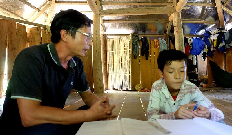 Cậu bé sống một mình trên núi và lời từ chối bất ngờ với thầy chủ nhiệm ảnh 2 Cậu bé sống một mình trên núi và lời từ chối bất ngờ với thầy chủ nhiệm