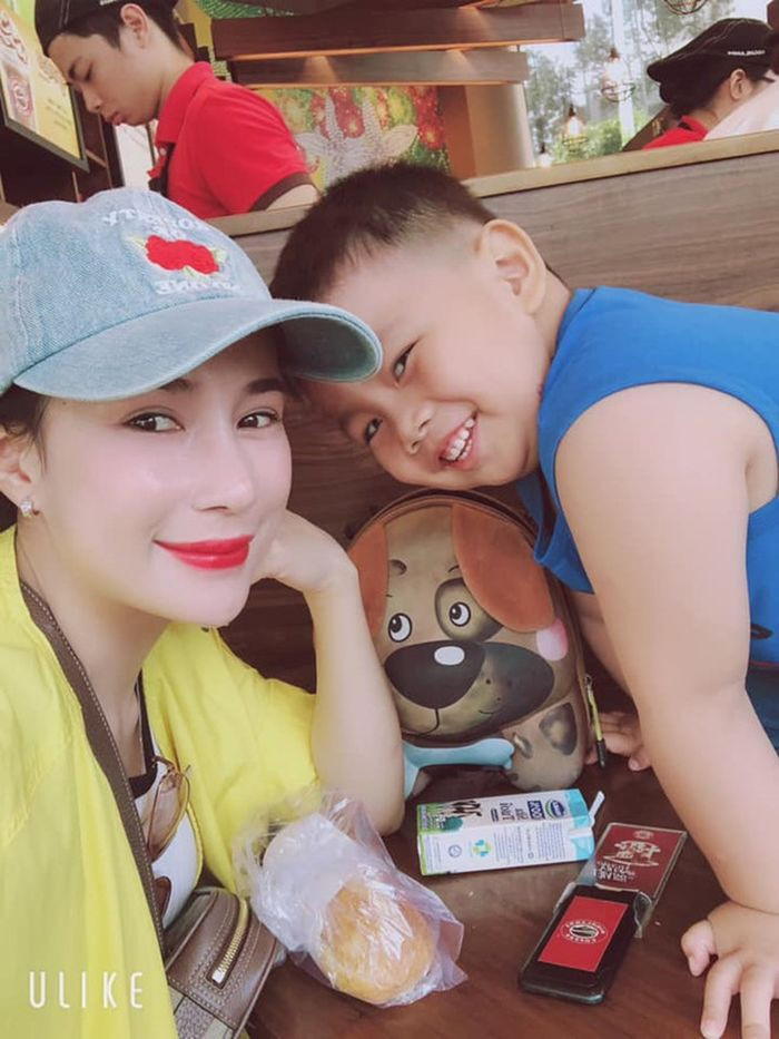 Vợ con thủ môn Tuấn Mạnh.