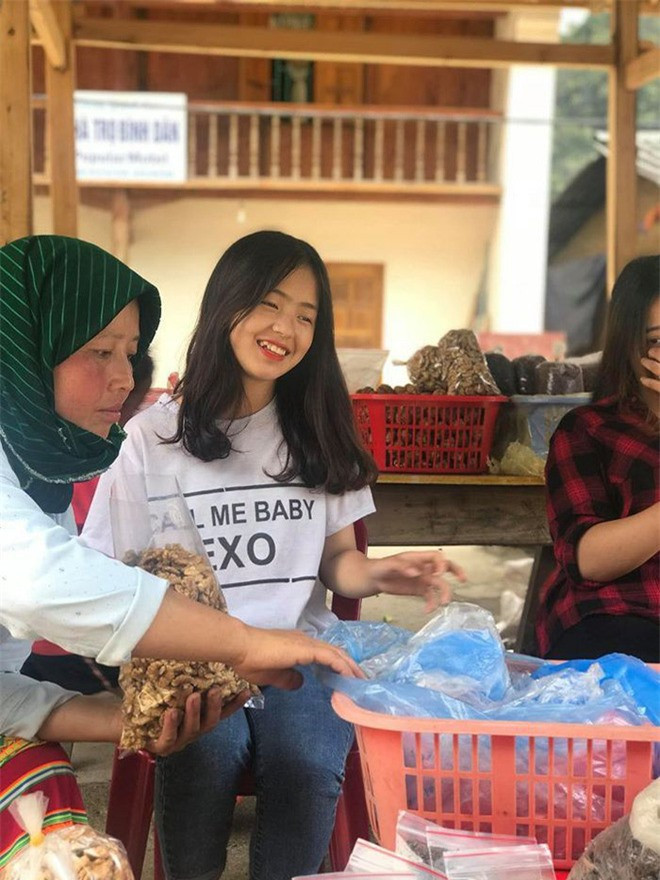 Cô gái bán lê xinh đẹp ở Hà Giang gây sốt MXH giờ ra sao? ảnh 3 Cô gái bán lê xinh đẹp ở Hà Giang gây sốt MXH giờ ra sao? ảnh 3