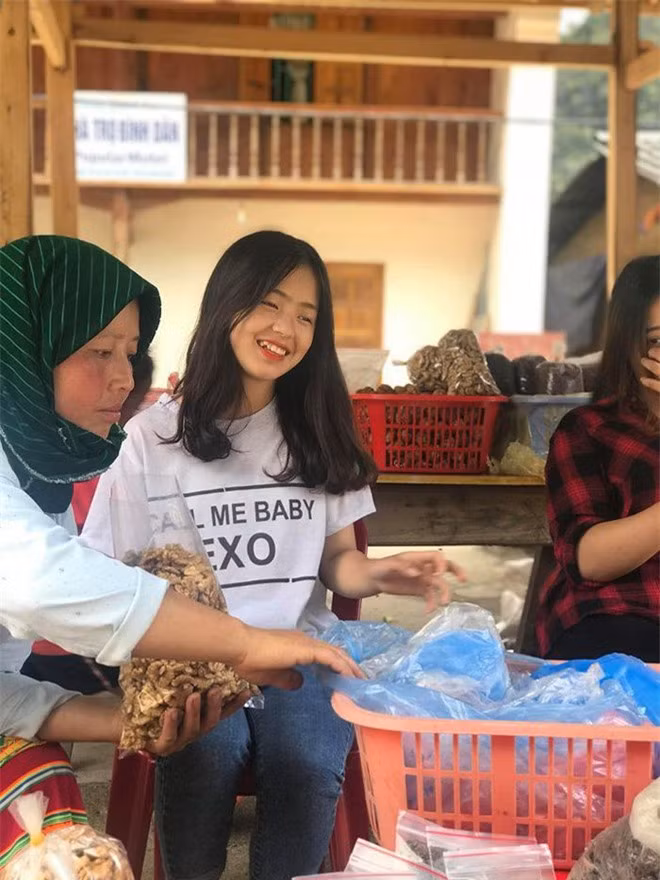 Cô gái bán lê xinh đẹp ở Hà Giang gây sốt MXH giờ ra sao? ảnh 3