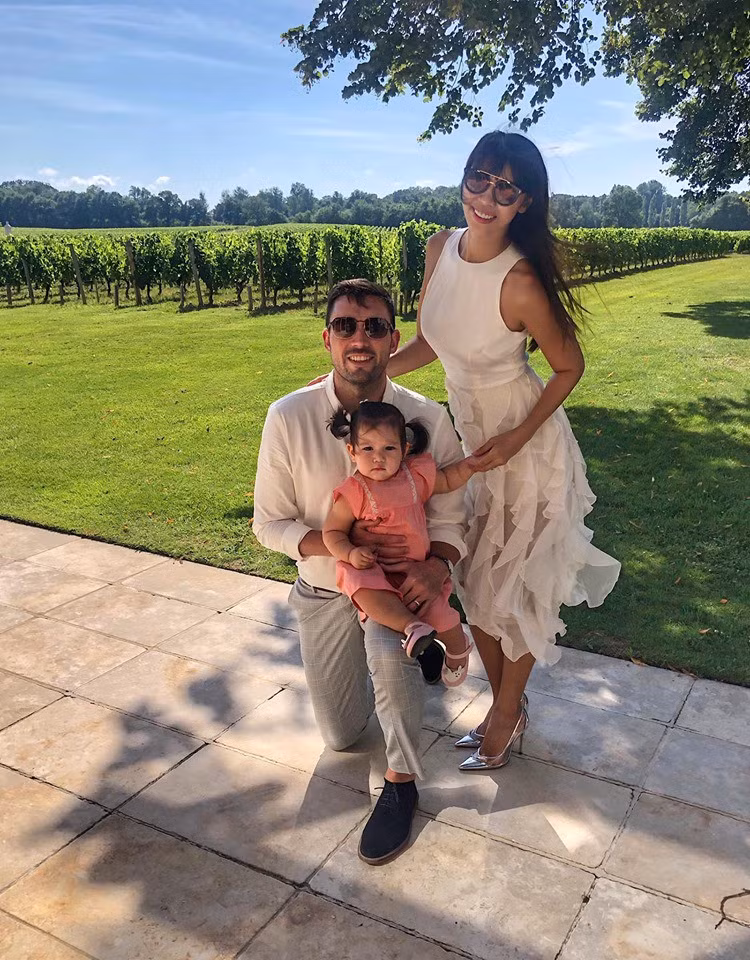 Cuộc sống của các Rich kid thế hệ 10X nhà sao Việt: Ở biệt thự triệu đô, tủ đồ ngập hàng hiệu, du lịch khắp thế giới ảnh 59