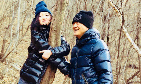 Con gái Lý Á Bằng - Vương Phi chia sẻ cuộc sống trong ngôi trường quý tộc ở Thụy Sỹ ảnh 6 khong co bo me ben canh, co con gai ho ham ech cua ly a bang gio song ra sao? - 8